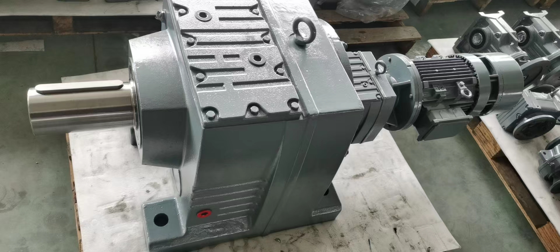 R187減速機(jī)尺寸圖 R187減速機(jī)尺寸圖